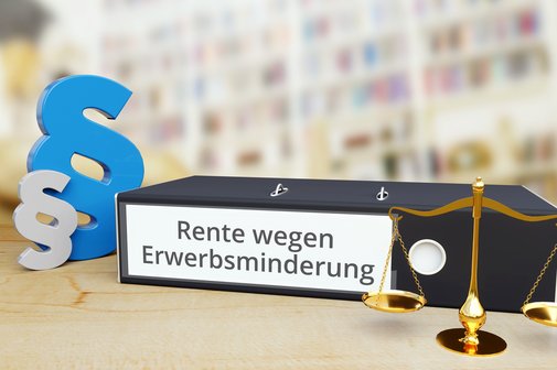 Erwerbsminderungsrente Ordner mit Beschriftung "Rente wegen Erwerbsminderung ", daneben stehen zwei Paragrafen-Zeichen und eine Waage