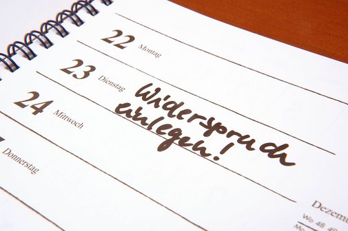 Ein Terminkalender, f&uuml;r einen Tag ist als Eintrag "Widerspruch einlegen!" handschriftlich vermerkt