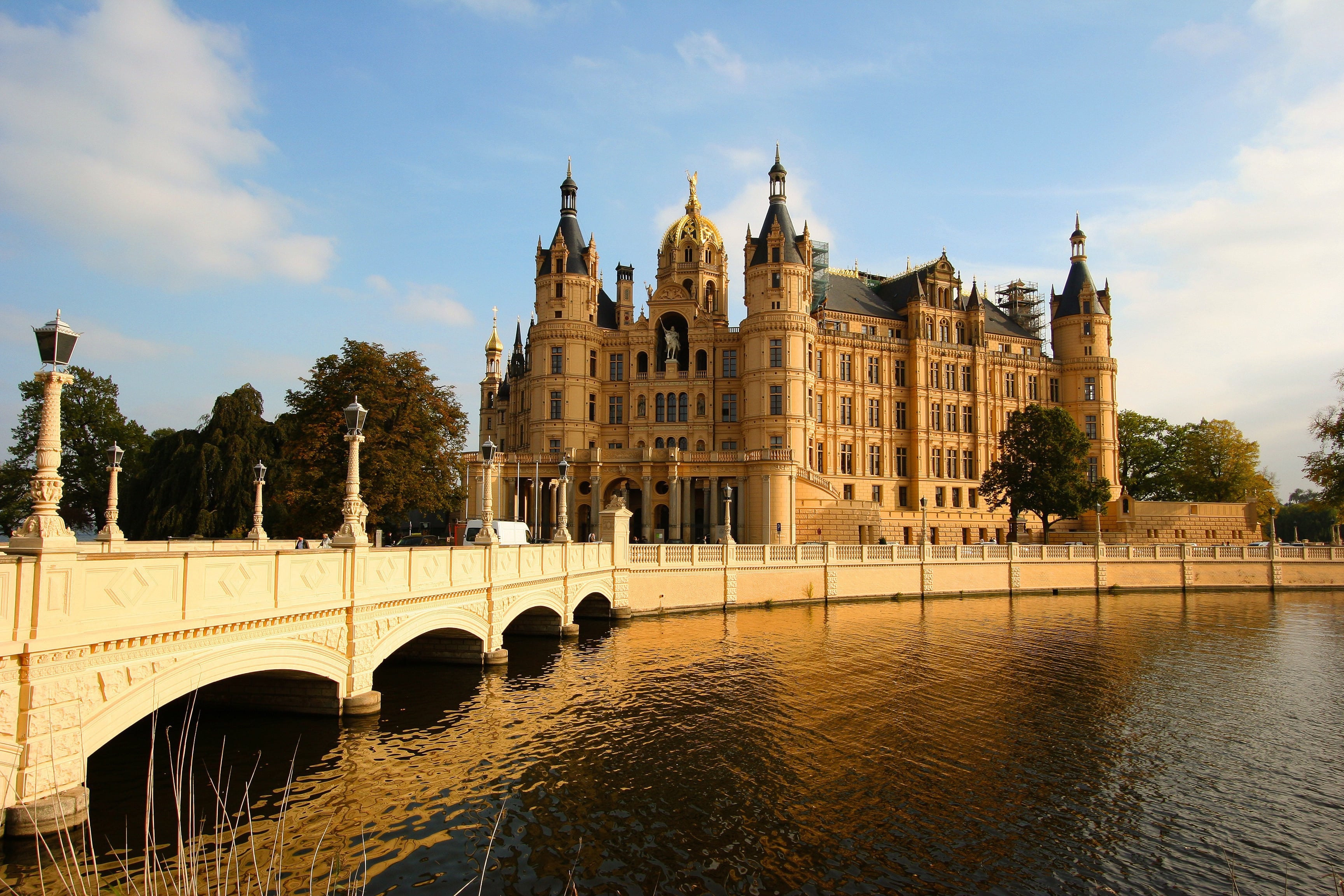 Schloß Schwerin Das Foto zeigt Schloß Schwerin, Sitz des Landtages in Mecklenburg-Vorpommern