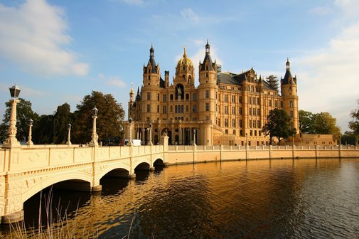 Das Foto zeigt Schlo&szlig; Schwerin, Sitz des Landtages in Mecklenburg-Vorpommern