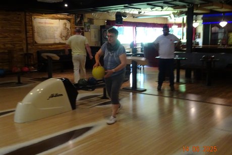 Frauenpower bei Bowling mit dem VdK Rügen in Samtens
