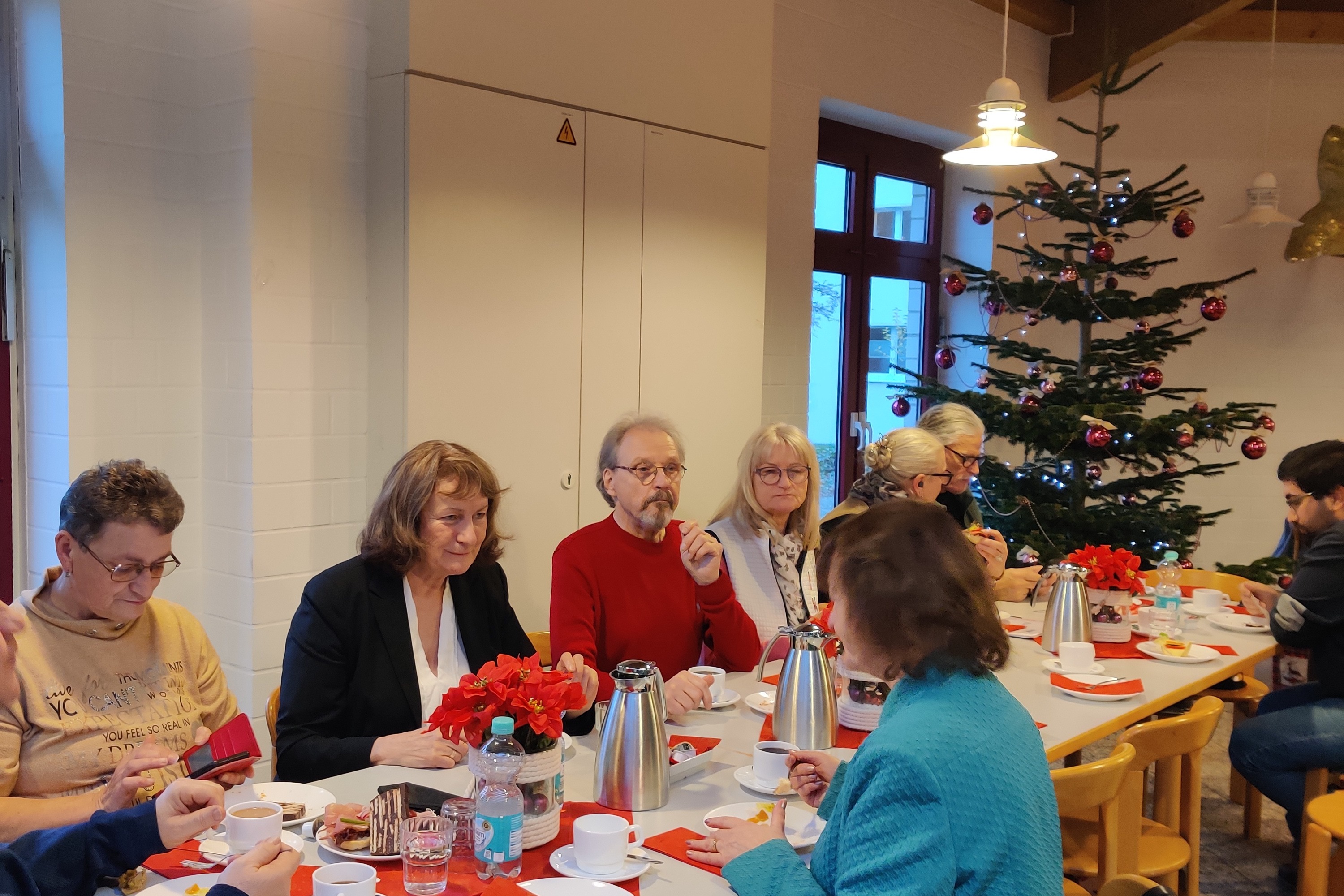Weihnachtsfeier VdK OV Rügen Weihnachtsfeier VdK OV Rügen gedeckter Tisch