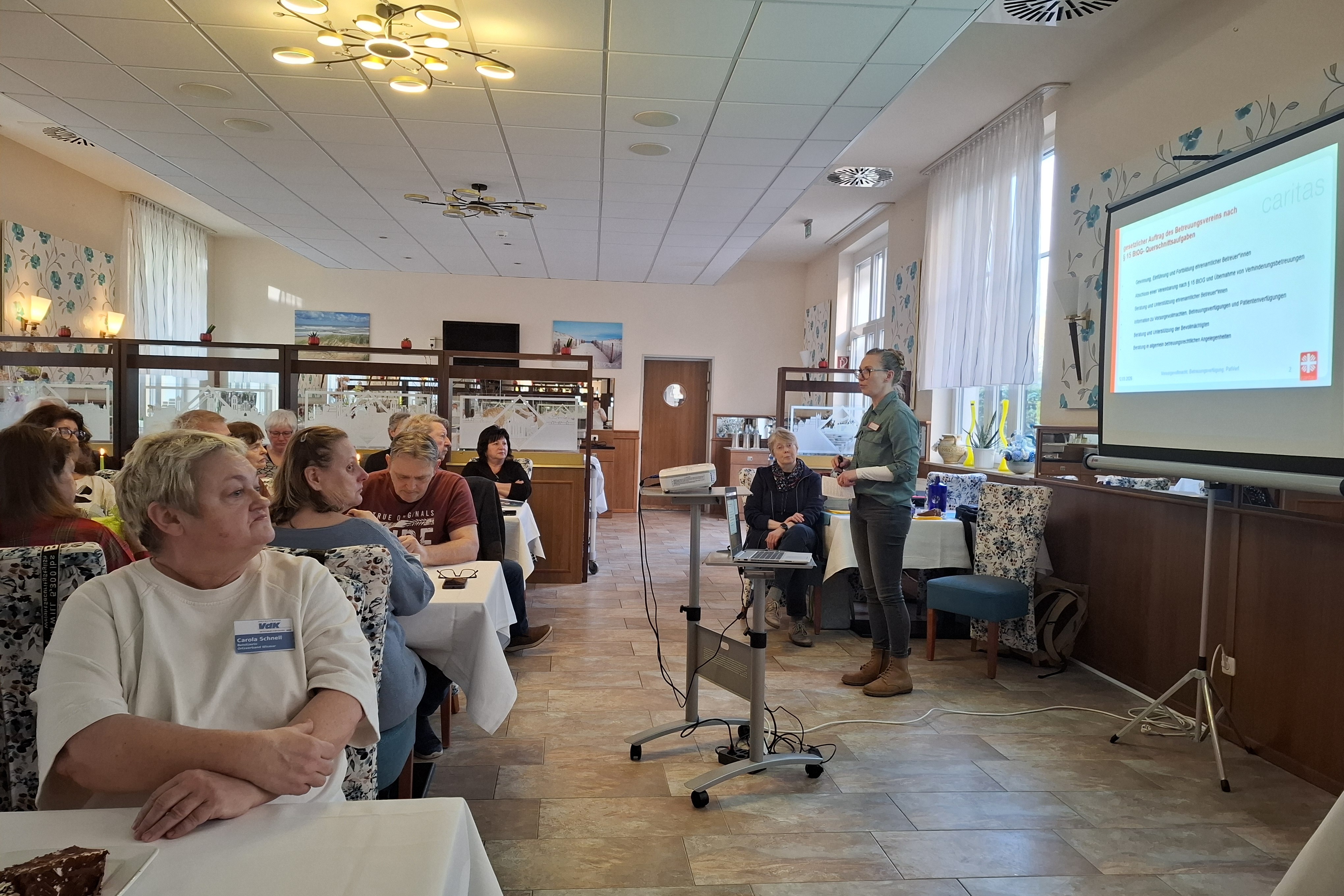 Frau Plogsties beim Vortrag